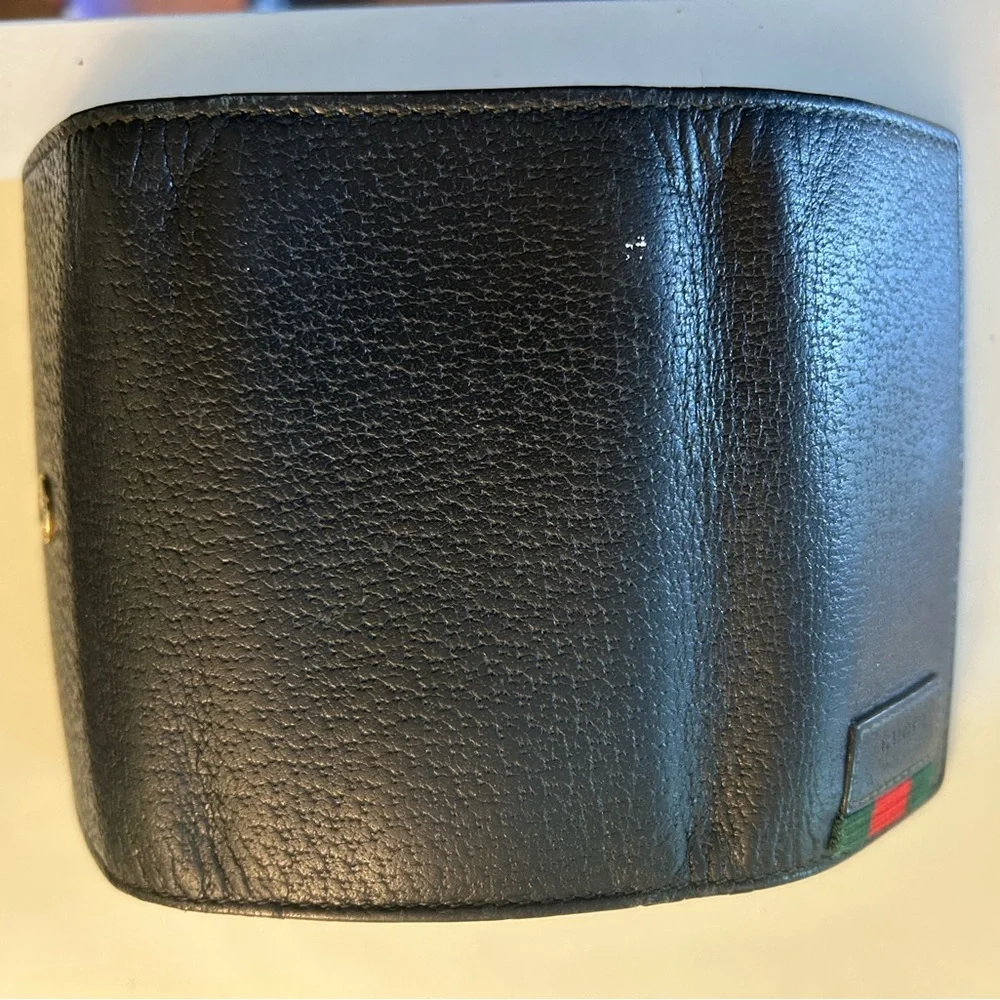 Gucci key holder with green and red Web canvas.Measurements: 4"L x 1.5"W x 2.5"H - Picture 7 of 14